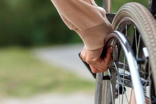 Z vozíčkářů jsou před dovolenou „detektivové“. Sliby často neplatí - Seznam Zprávy